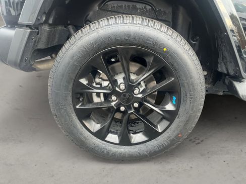 Used 2023 Jeep Wrangler Sahara w/ Cold Weather Group image 12