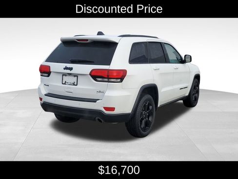 Used 2018 Jeep Grand Cherokee Laredo image 3