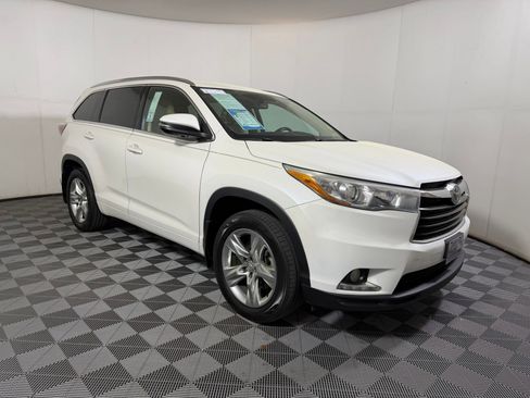 Used 2015 Toyota Highlander Limited w/ Driver Technology Package image 6