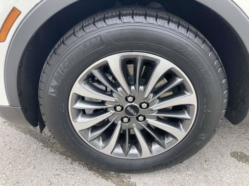 Certified 2022 Lincoln Nautilus AWD w/ Premium Package image 14