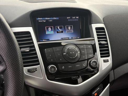 Used 2015 Chevrolet Cruze LT w/ Technology Package image 17