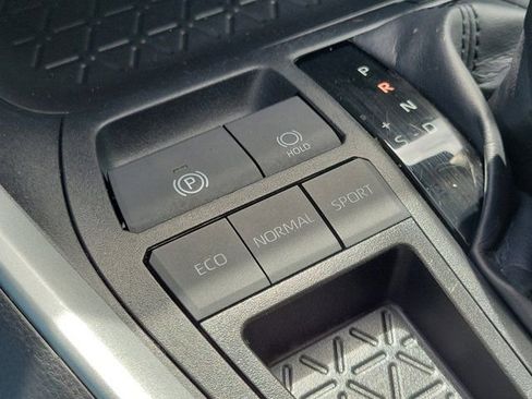 Used 2025 Toyota RAV4 XLE FWD image 27