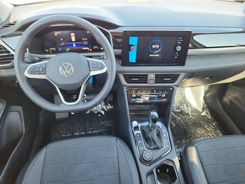 New 2026 Volkswagen Taos SE AWD/4WD image 9