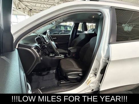 Used 2021 Jeep Cherokee Latitude FWD image 15