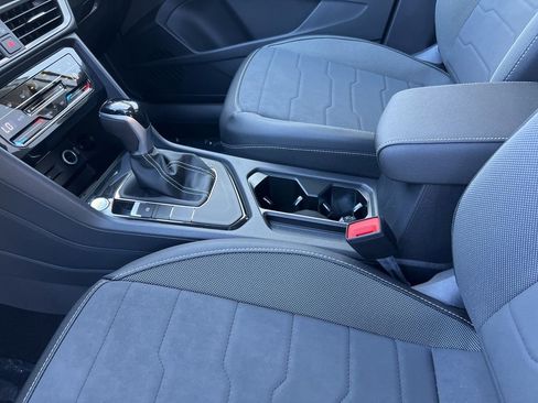 New 2026 Volkswagen Taos SE FWD image 23