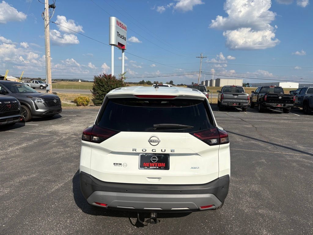 Used 2023 Nissan Rogue S AWD/4WD image 6