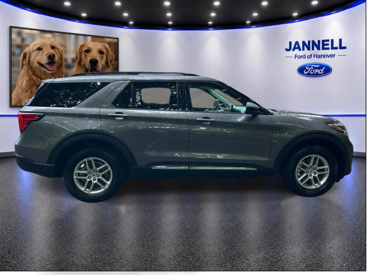 Used 2025 Ford Explorer Active AWD/4WD image 4