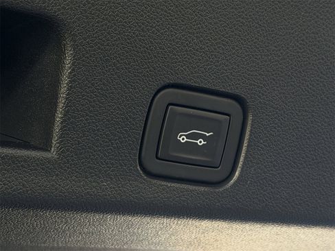 Used 2024 Chevrolet Traverse Z71 image 30