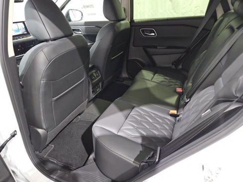 New 2026 Nissan Rogue Platinum AWD/4WD image 11