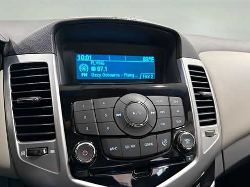Used 2012 Chevrolet Cruze LS FWD image 17