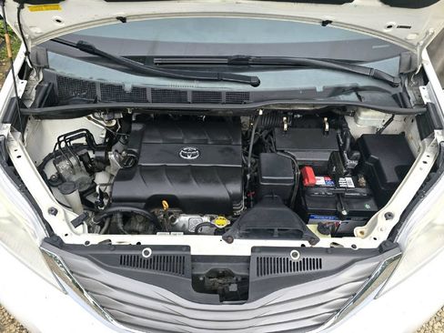 Used 2012 Toyota Sienna XLE w/ Entertainment Pkg FWD image 24