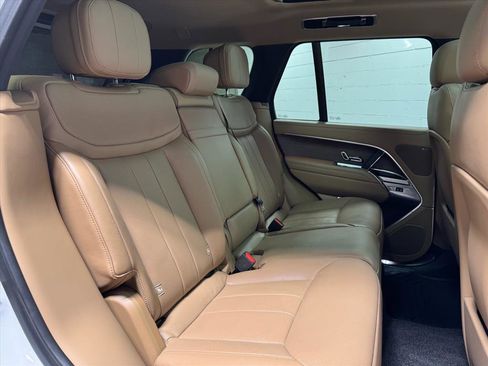 Used 2024 Land Rover Range Rover SE image 38