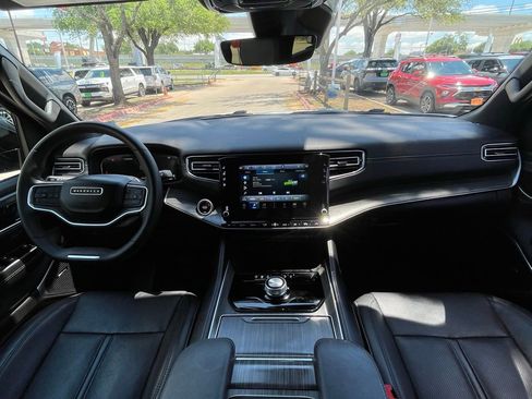 Used 2024 Jeep Wagoneer L Series II w/ Flexible Seating Group RWD image 10