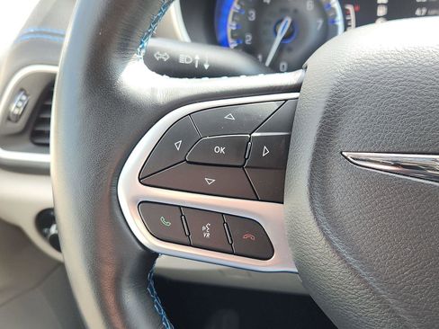 Certified 2021 Chrysler Pacifica Touring-L image 21