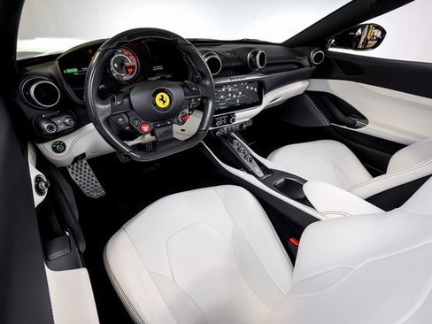 Certified 2019 Ferrari Portofino image 29