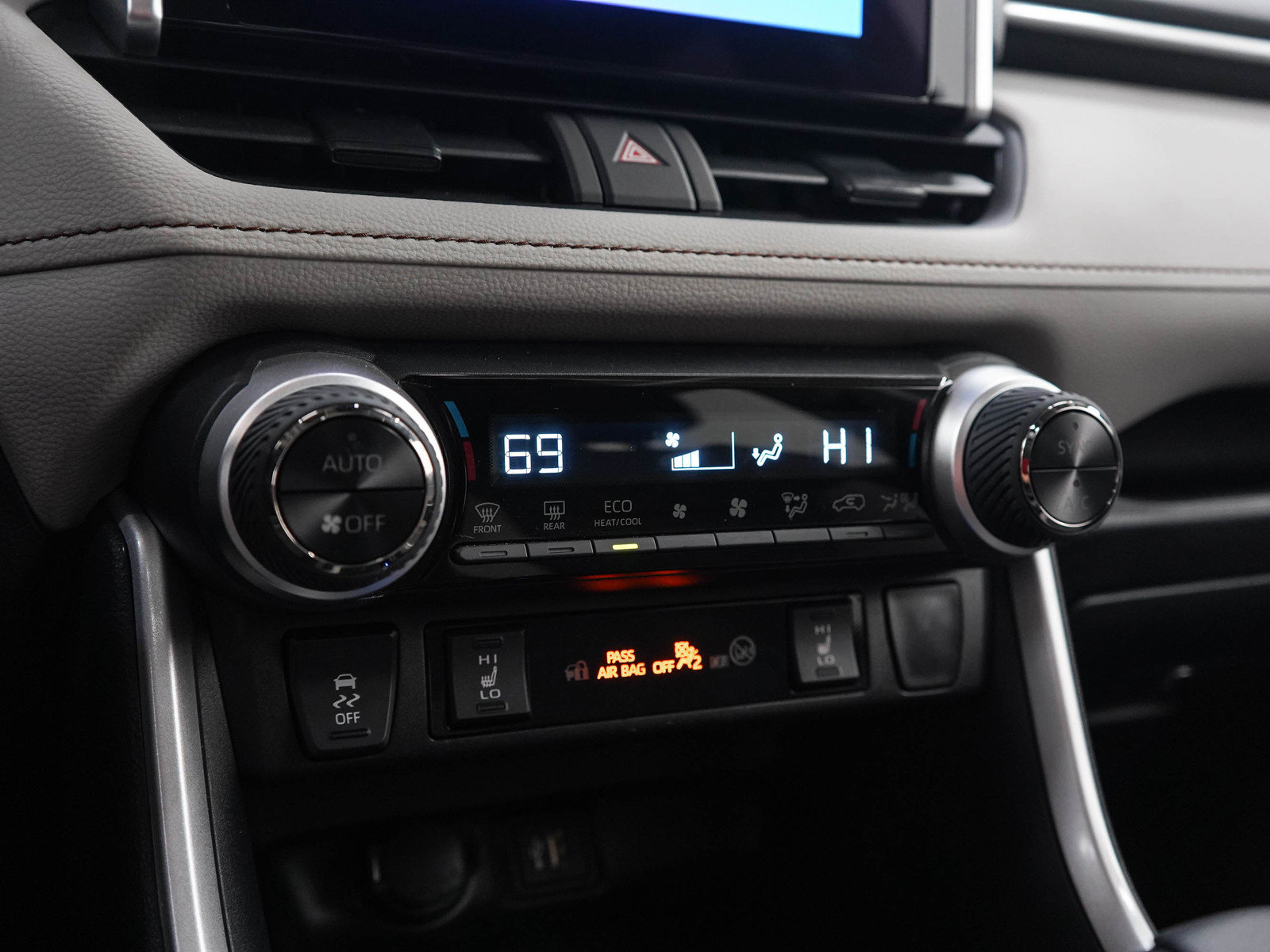 Used 2025 Toyota RAV4 XLE w/ Convenience Package AWD/4WD image 23