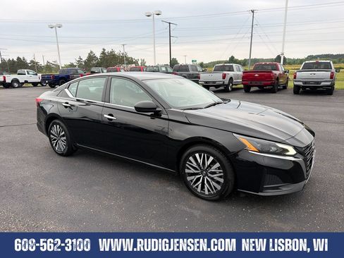 Used 2025 Nissan Altima 2.5 SV FWD image 7