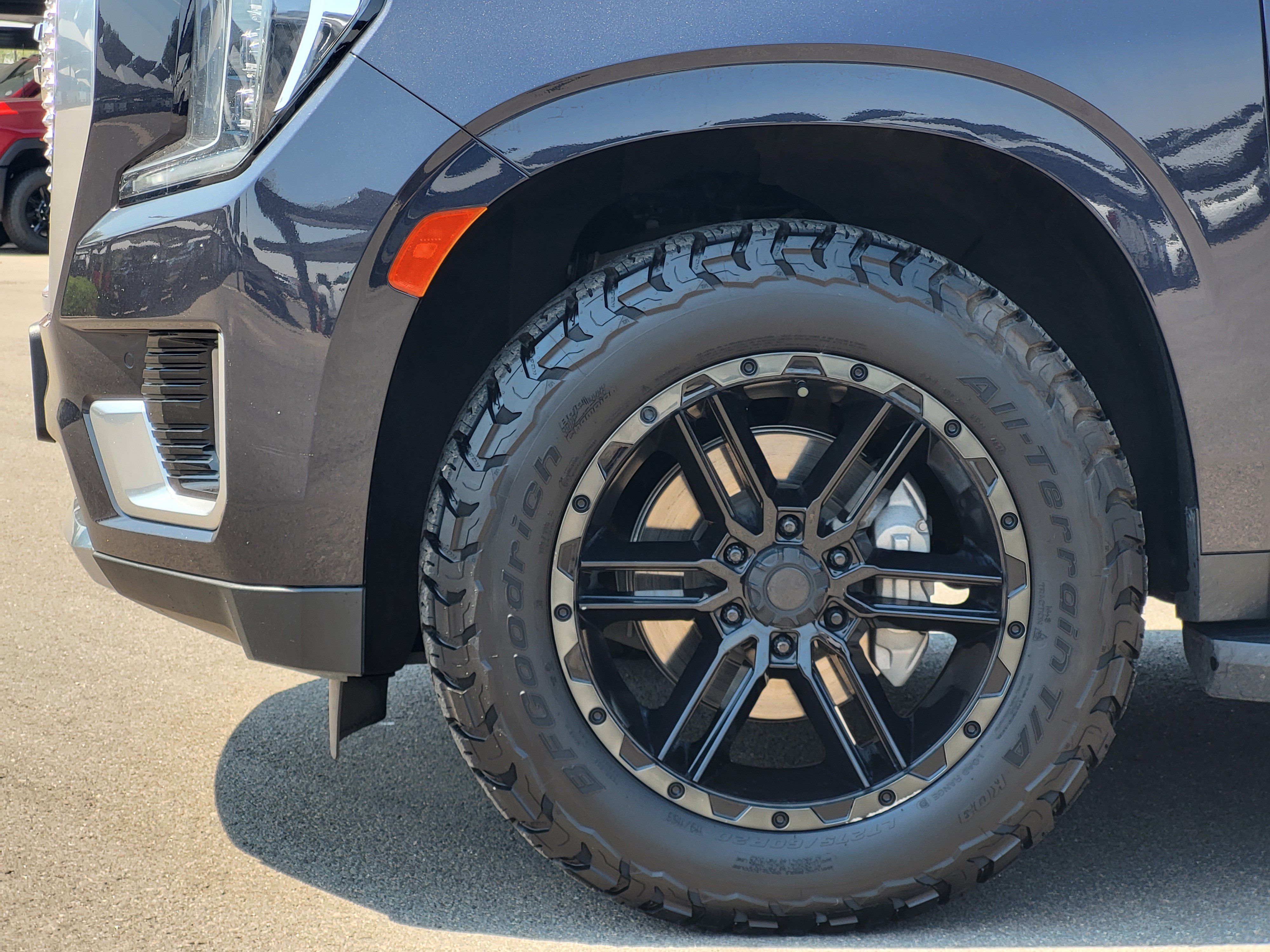 Used 2023 GMC Yukon Denali w/ LPO, Floor Liner Package AWD/4WD image 9
