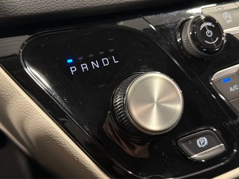 Used 2023 Chrysler Voyager LX FWD image 33