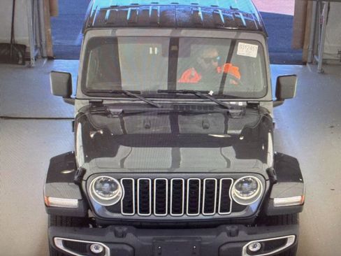 Used 2025 Jeep Wrangler Sahara image 2