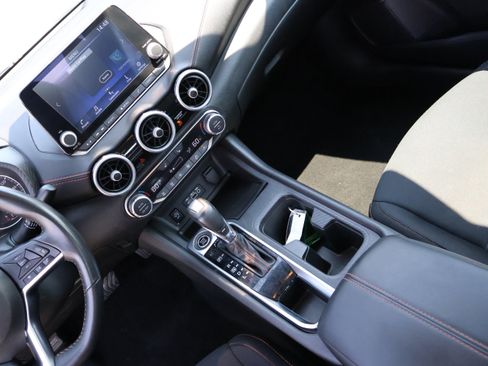 Used 2024 Nissan Sentra SR FWD image 19