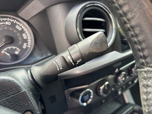 Used 2019 Toyota Tacoma TRD Off-Road AWD/4WD image 17