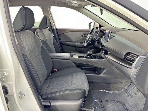 Used 2023 Nissan Rogue SV FWD image 14