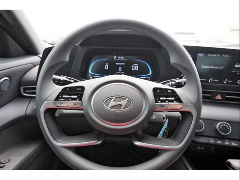 Certified 2026 Hyundai Elantra SE FWD image 13