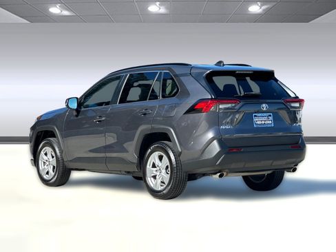 Used 2019 Toyota RAV4 XLE w/ Convenience Package FWD image 3