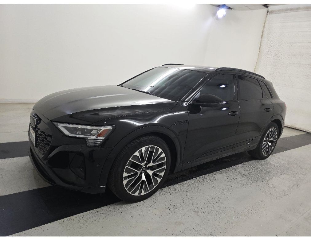 Used 2024 Audi Q8 e-tron Prestige w/ Prestige Package AWD/4WD image 3