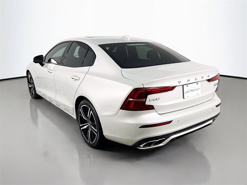 Used 2019 Volvo S60 T6 R-Design image 3