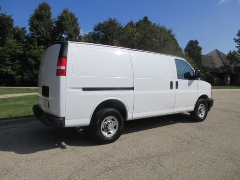 Used 2021 Chevrolet Express 2500 w/ Driver Convenience Package RWD image 8