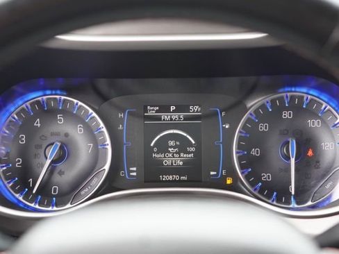 Used 2020 Chrysler Pacifica Touring-L image 16