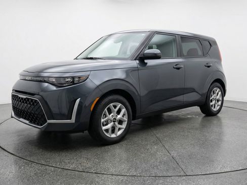 Used 2025 Kia Soul LX w/ LX Technology Package FWD image 3