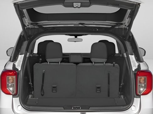 Used 2023 Ford Explorer XLT image 11