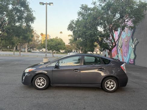 Used 2011 Toyota Prius Three FWD image 2