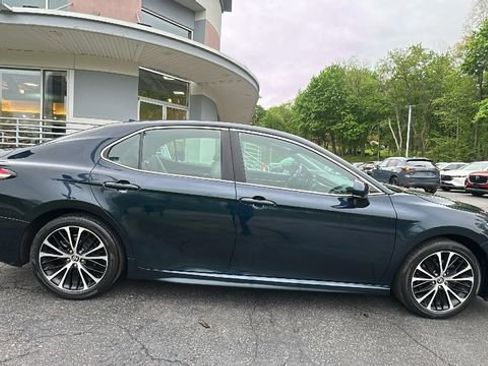 Used 2020 Toyota Camry SE w/ Carpet Mat Package FWD image 4