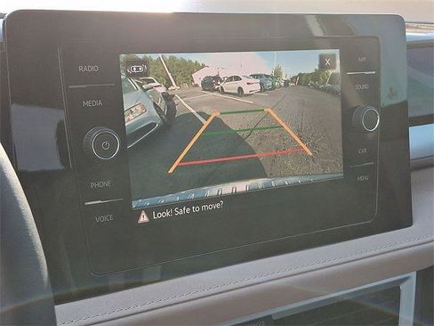New 2025 Volkswagen Taos SE image 15