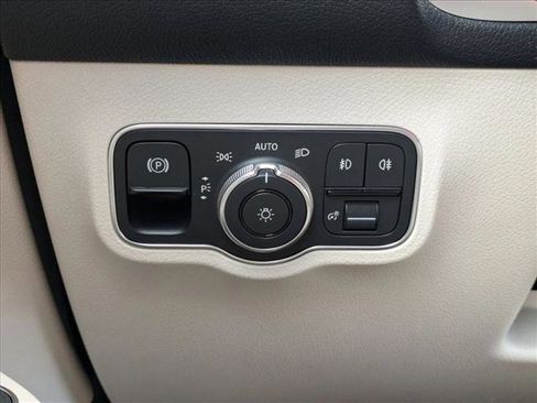 Certified 2025 Mercedes-Benz GLB 250 image 10