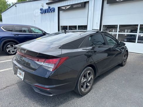 Used 2023 Hyundai Elantra SEL w/ Convenience Package FWD image 3