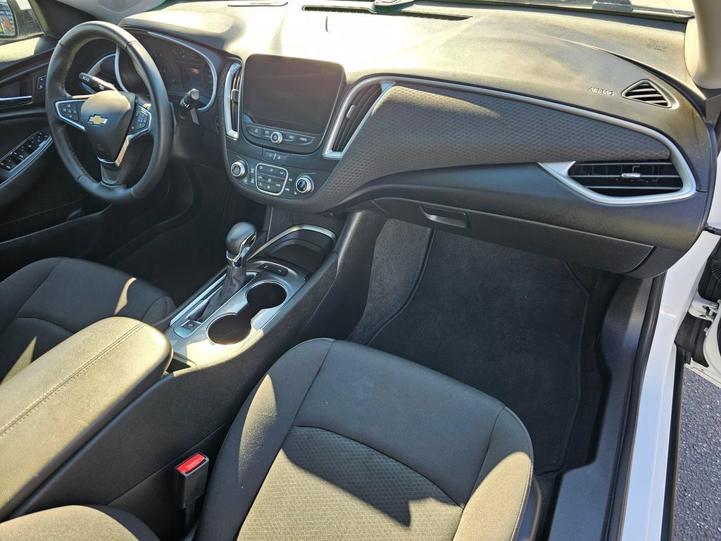 Used 2024 Chevrolet Malibu LT w/ Sport Edition FWD image 11