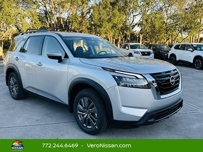 New 2025 Nissan Pathfinder SV w/ Black Appearance Package