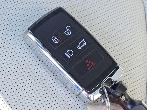 New 2025 Land Rover Range Rover SE image 45