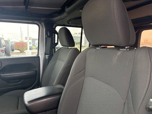 Used 2018 Jeep Wrangler Unlimited Sport S image 12