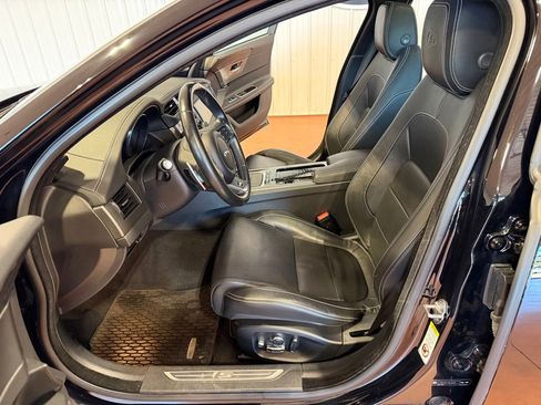 Used 2018 Jaguar XF S image 17
