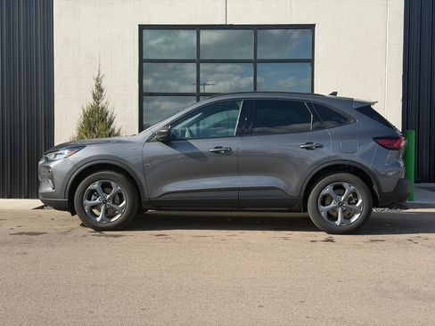 Used 2025 Ford Escape ST-Line image 2