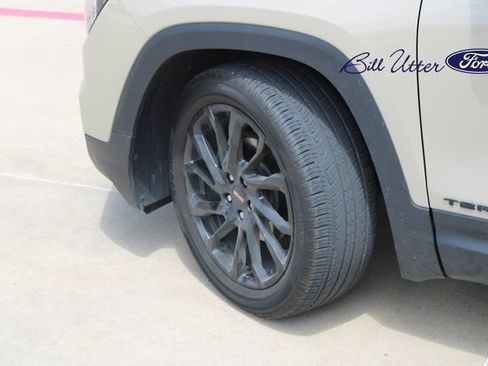 Used 2023 GMC Terrain SLE w/ Elevation Edition FWD image 9