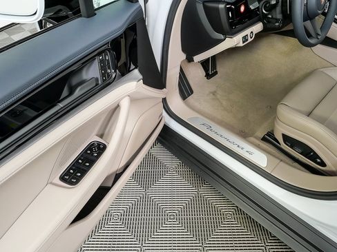 New 2026 Porsche Panamera 4 image 8