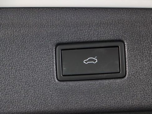 Used 2022 Volkswagen Tiguan SEL R-Line image 31