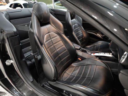 Used 2015 Ferrari California T image 27